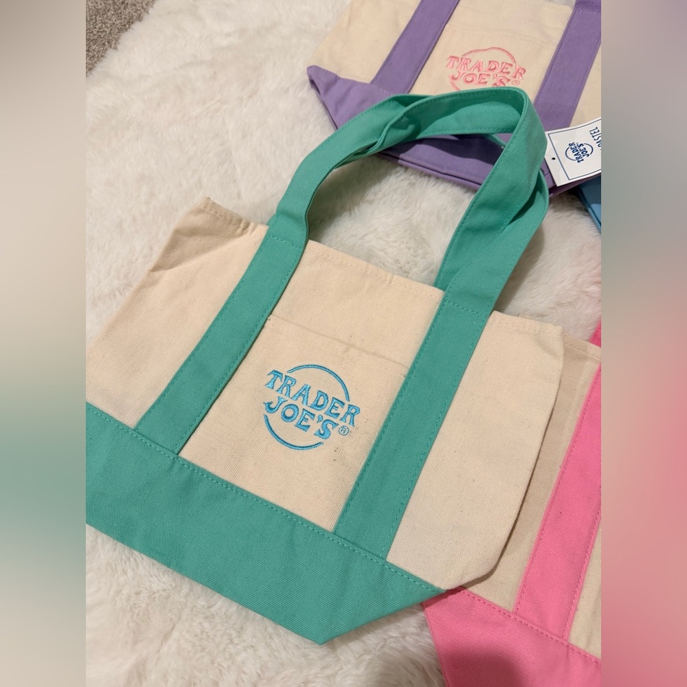 TRADER JOE’s Pastel Canvas Tote Bag Bundle - Picture 4 of 7